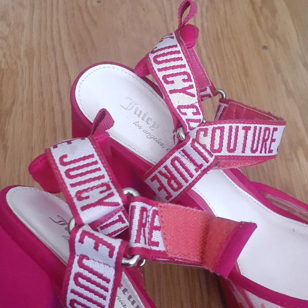 Juicy Couture hot pink platform heel size 9 EUC